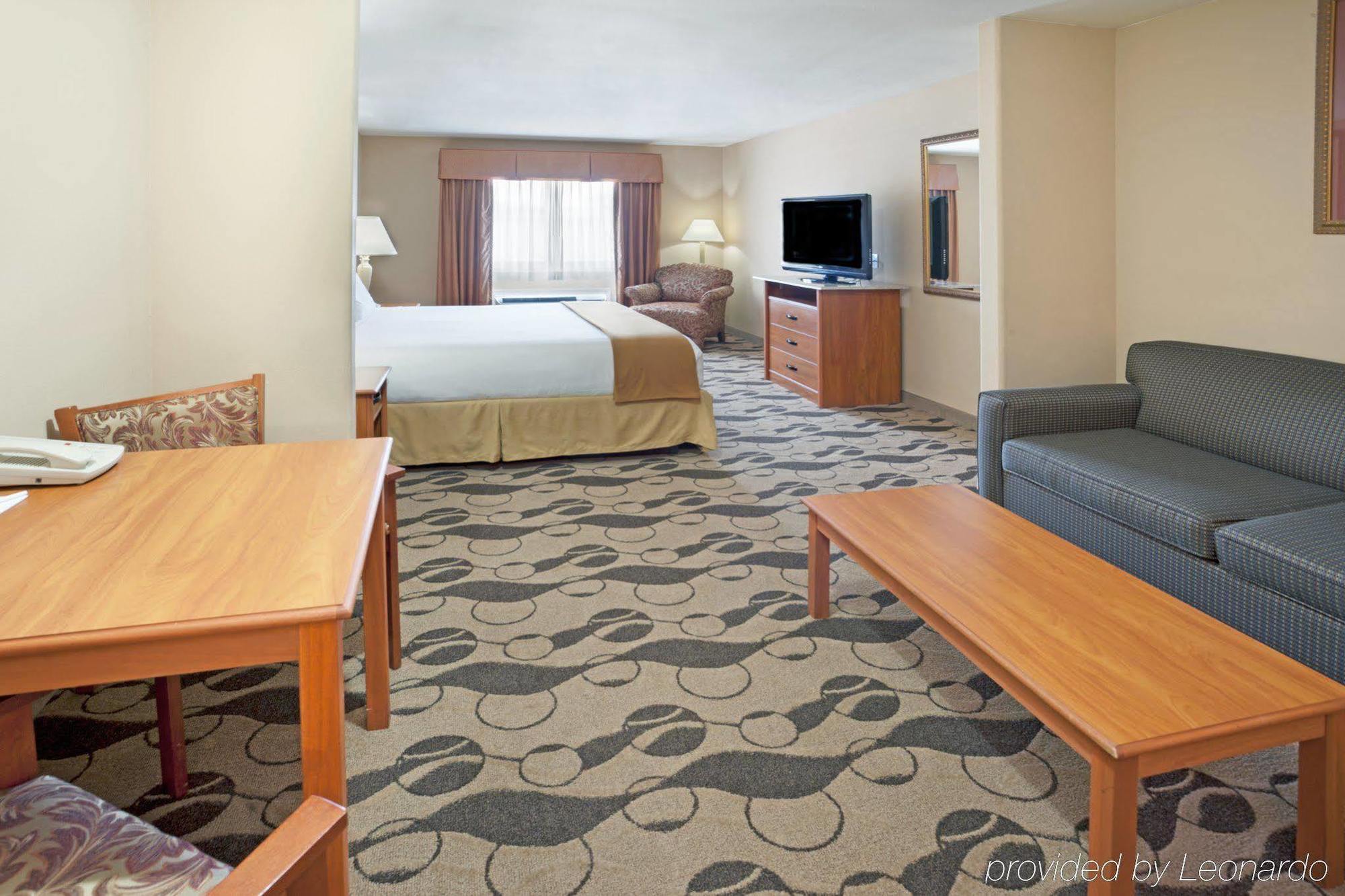 Holiday Inn Express Hotel & Suites Elgin, An Ihg Hotel Room photo